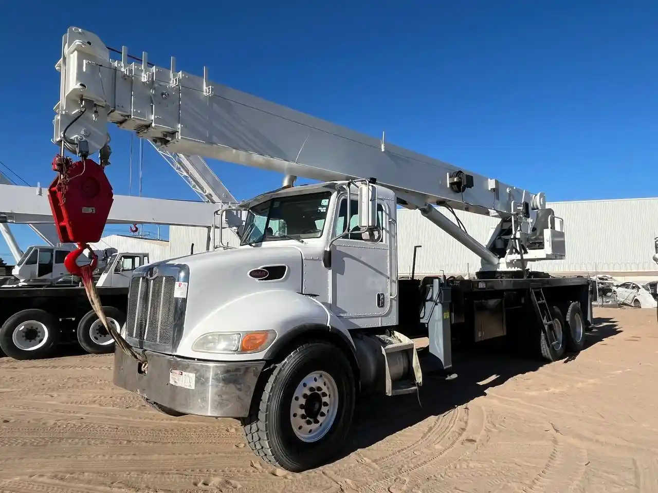 Grúa Titan Peterbilt 2020: Potencia y Fiabilidad en Cada Carga 1