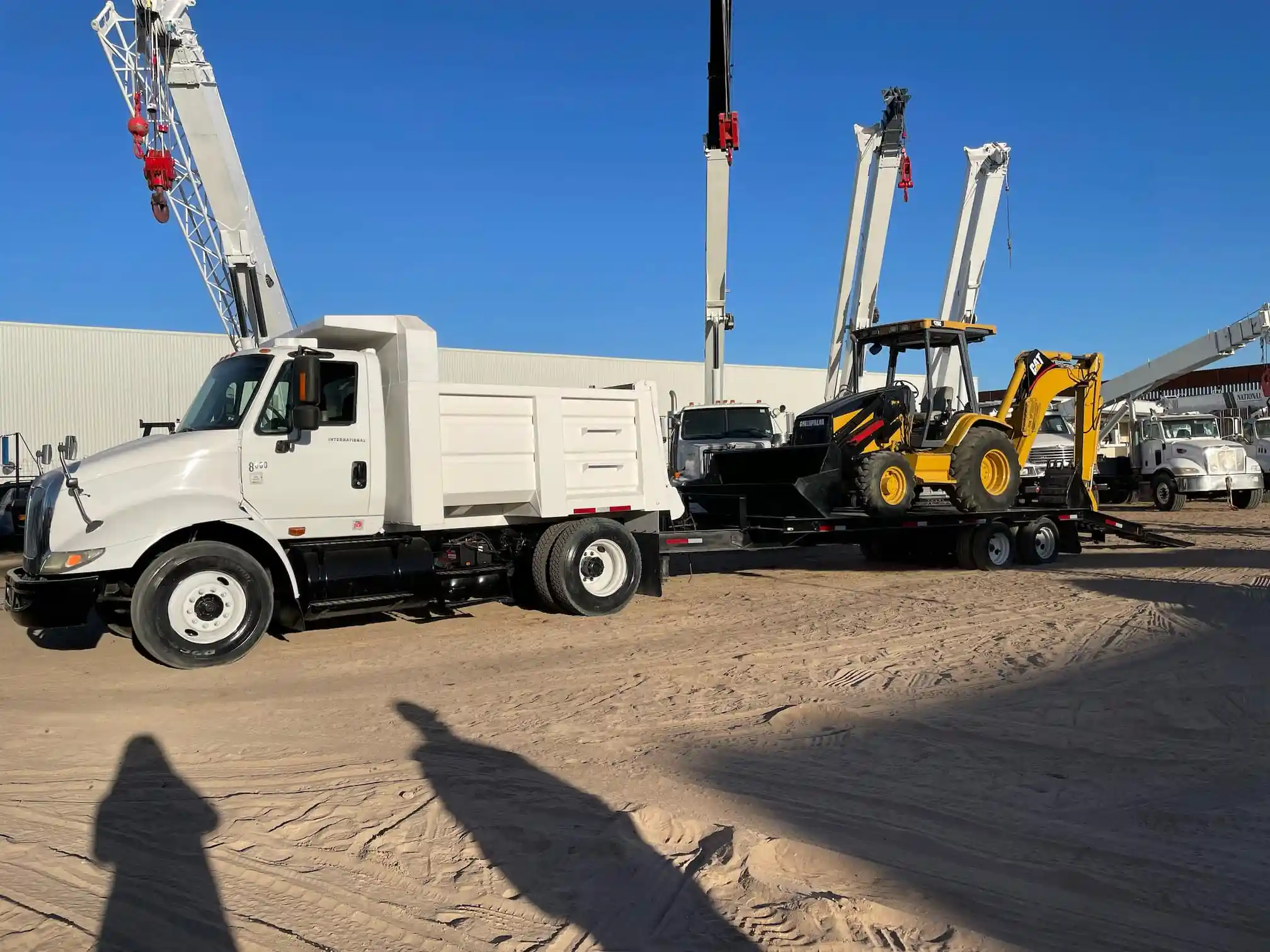 Volteo, retroexcavadora y plataforma | ¡Todo lo que necesitas para tu proyecto 1