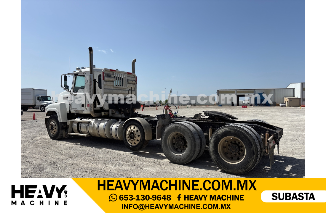 Camión Day Cab 2013 MACK CHU613 8x4