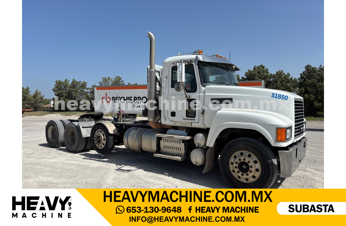 Camión Day Cab 2013 MACK CHU613 8x4