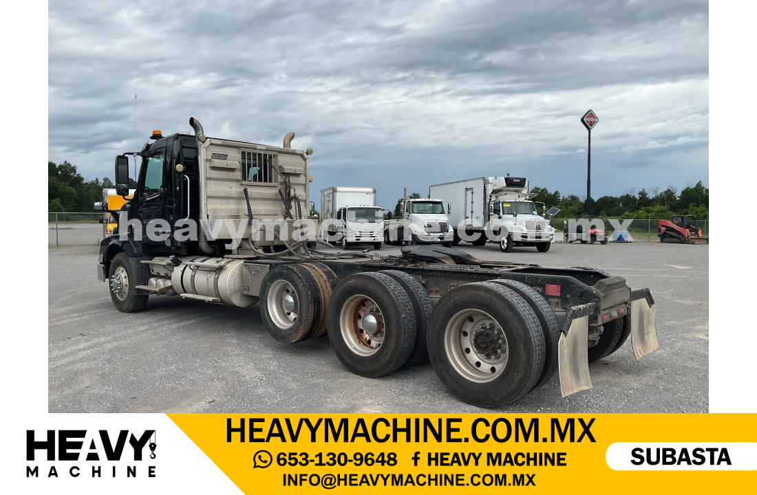 Camión Day Cab 2017 VOLVO VXN 8x4 Heavy Haul Tri-A