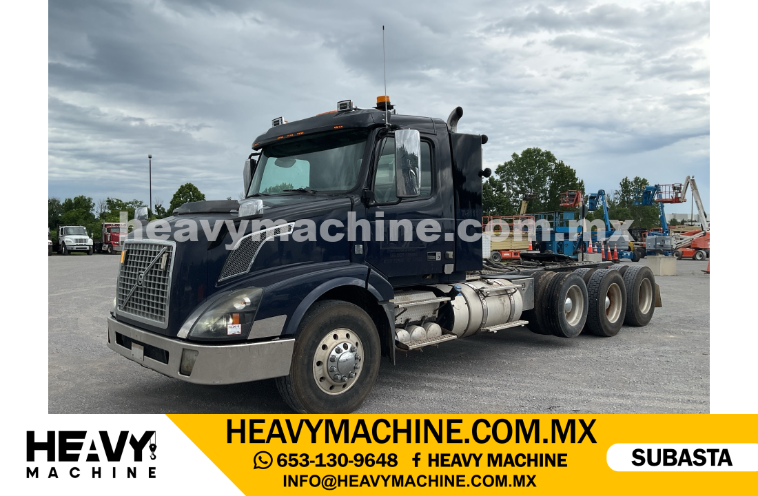Camión Day Cab 2017 VOLVO VXN 8x4 Heavy Haul Tri-A