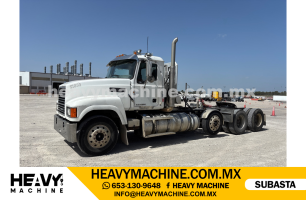 Camión Day Cab 2013 MACK CHU613 8x4