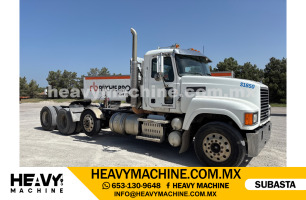Camión Day Cab 2013 MACK CHU613 8x4
