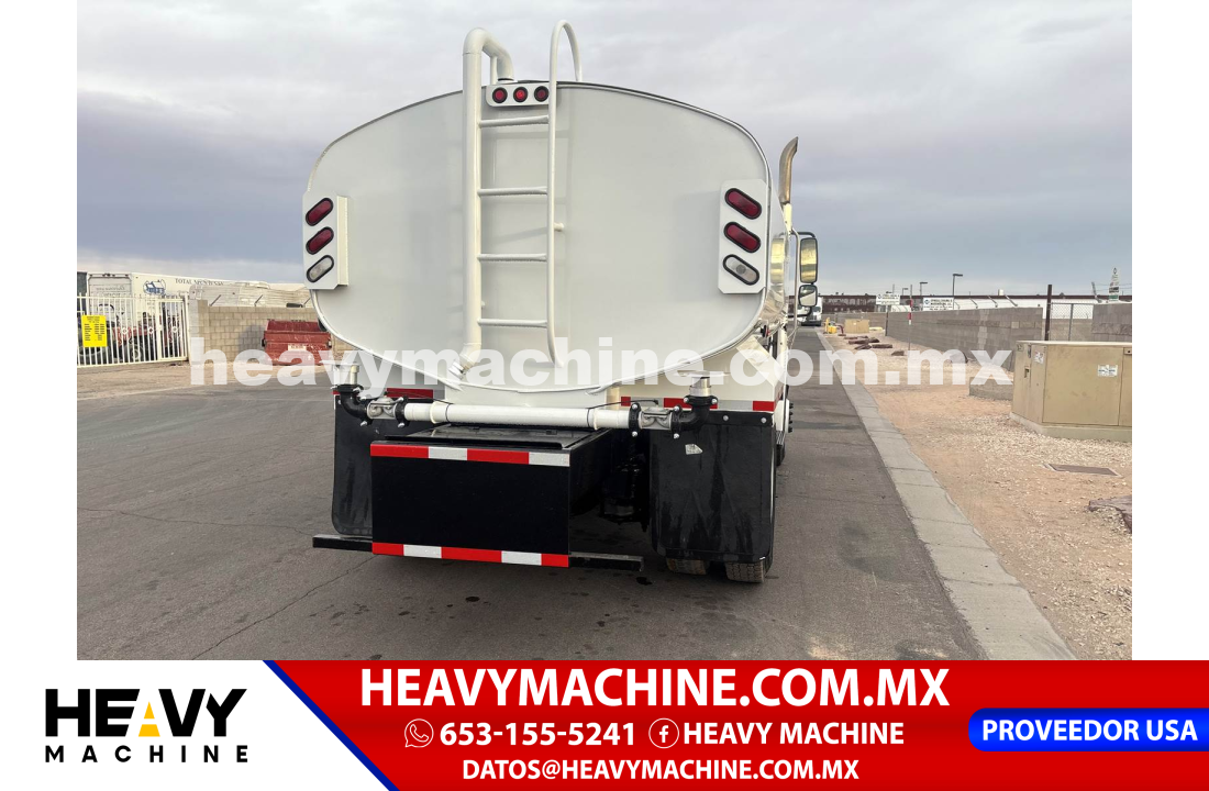 Camión Pipa de agua 2011 Freightliner M2 106