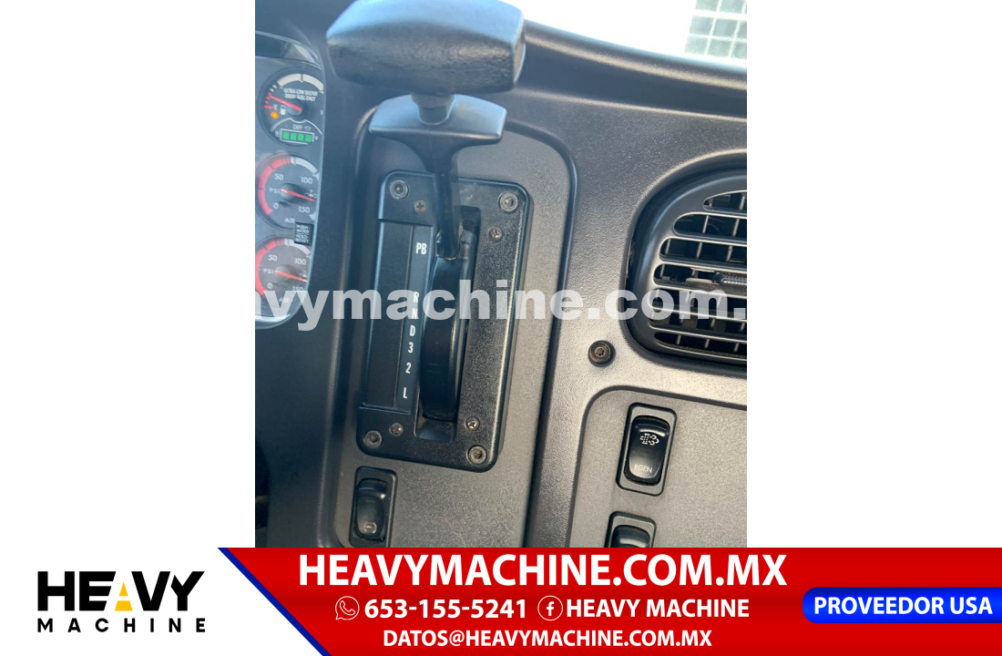 Camión Plataforma 2013 Freightliner M2 106