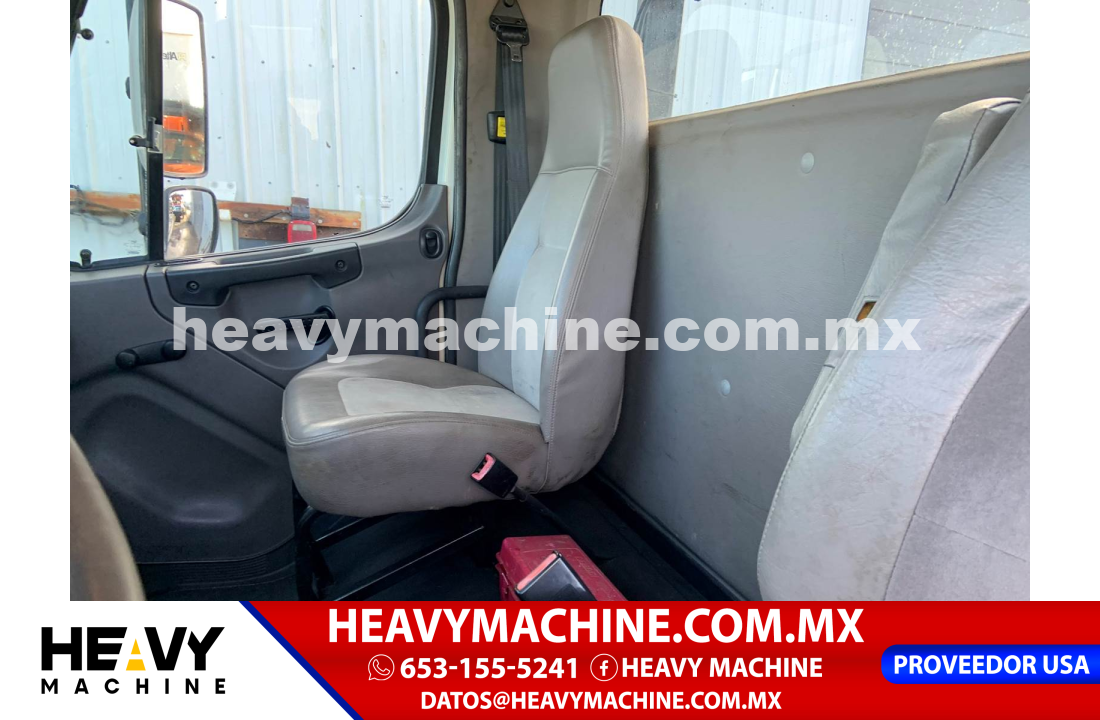 Camión Plataforma 2013 Freightliner M2 106