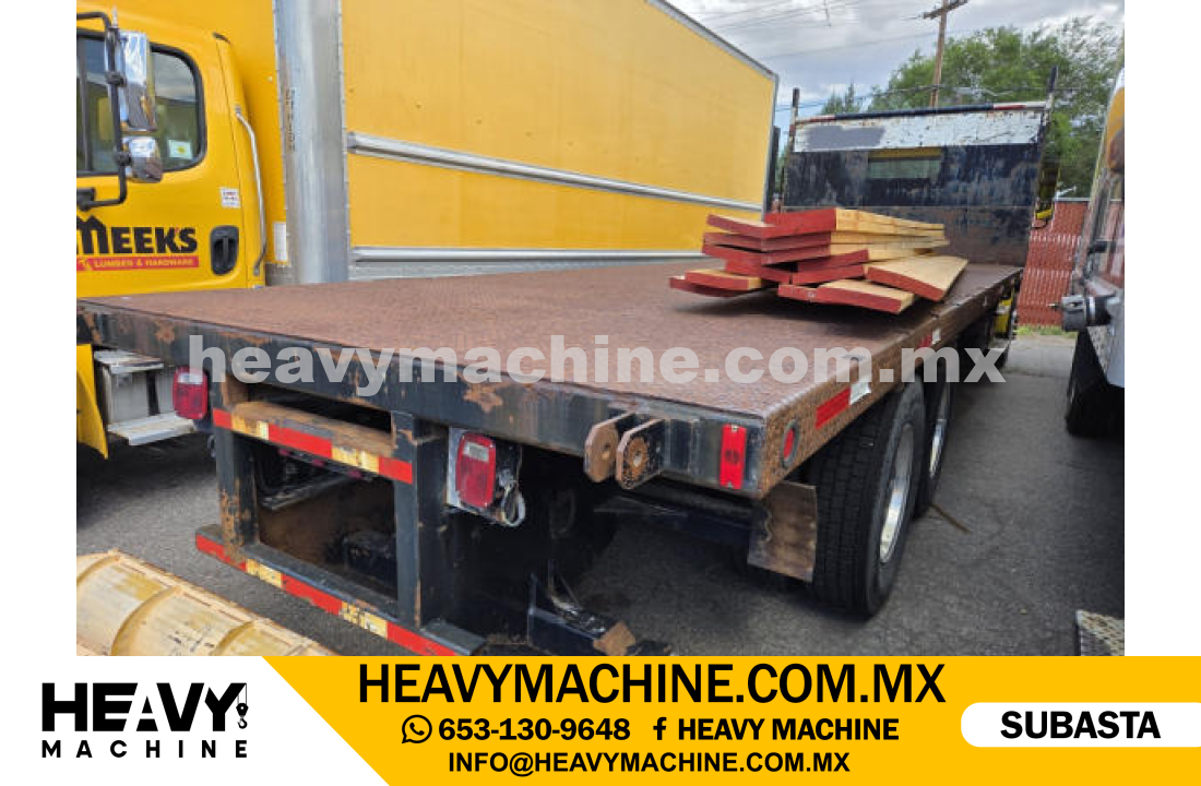 Camión Plataforma 2014 FREIGHTLINER M2106