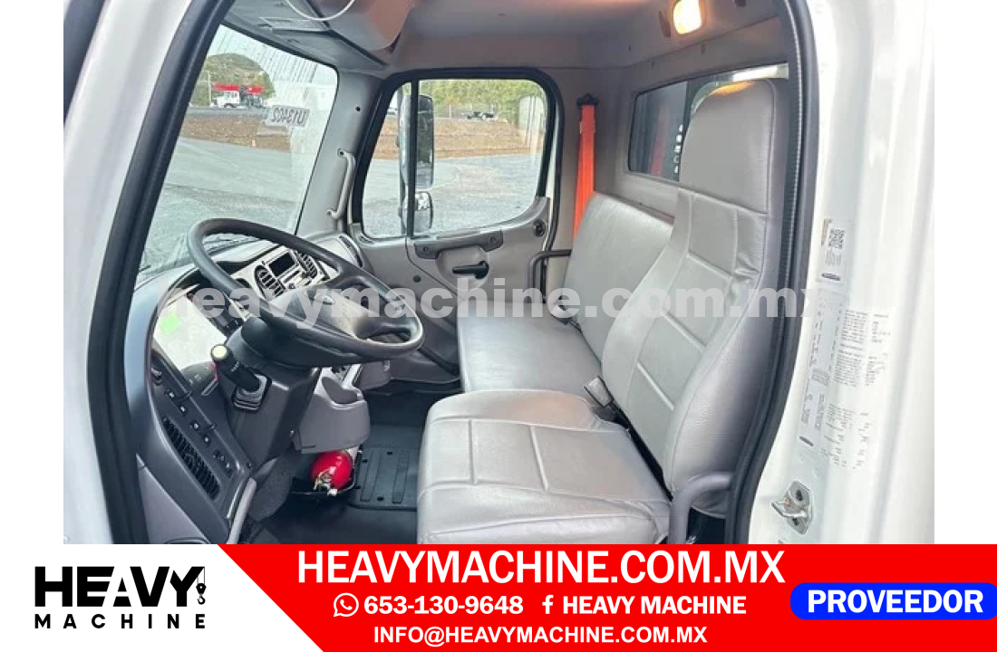 Camión Plataforma 2016 FREIGHTLINER BUSINESS CLASS M2 106