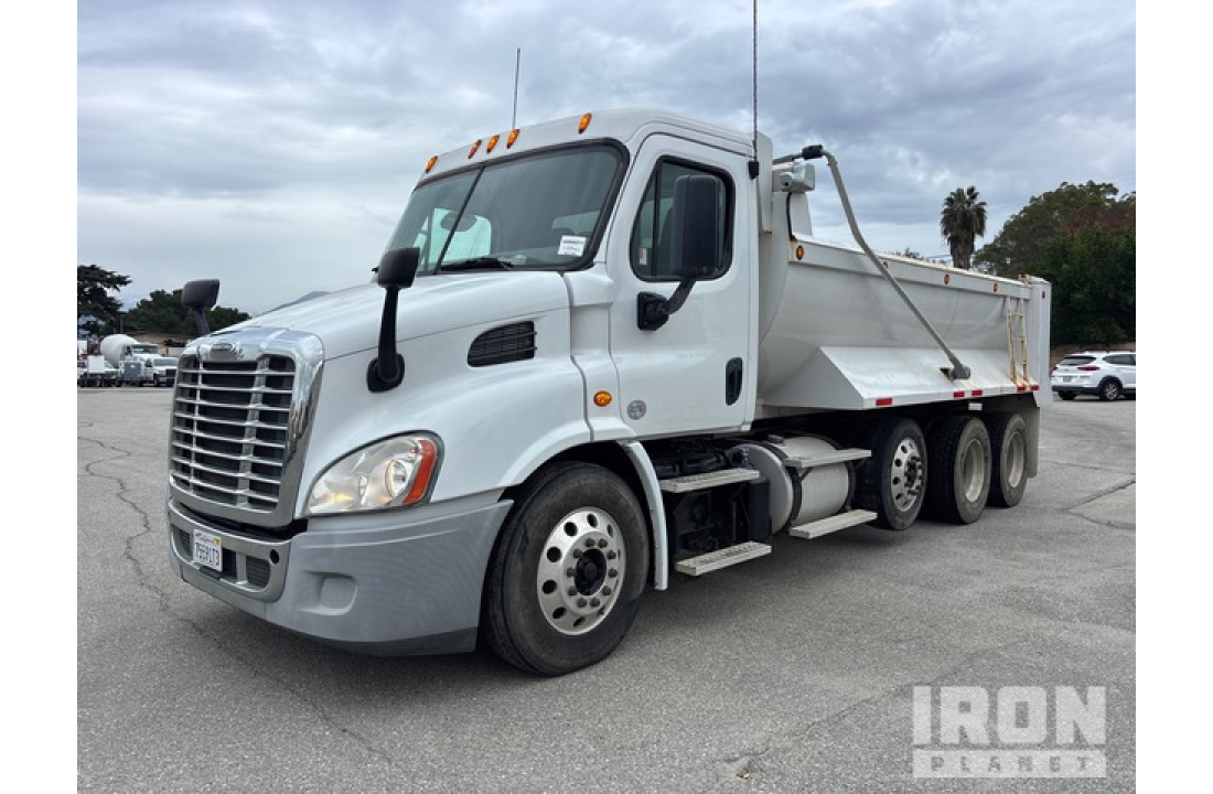 FREIGHTLINER Cascadia 113 2015