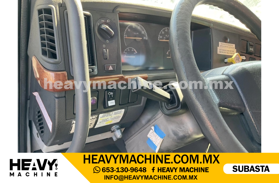 Grúa Articulada 2004 VOLVO VHD