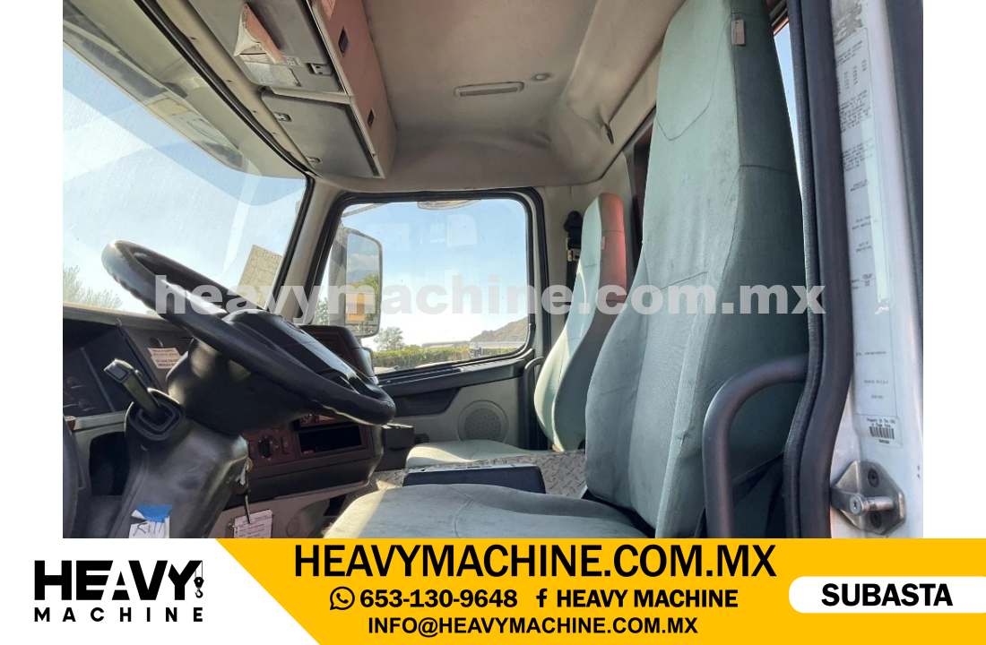 Grúa Articulada 2004 VOLVO VHD