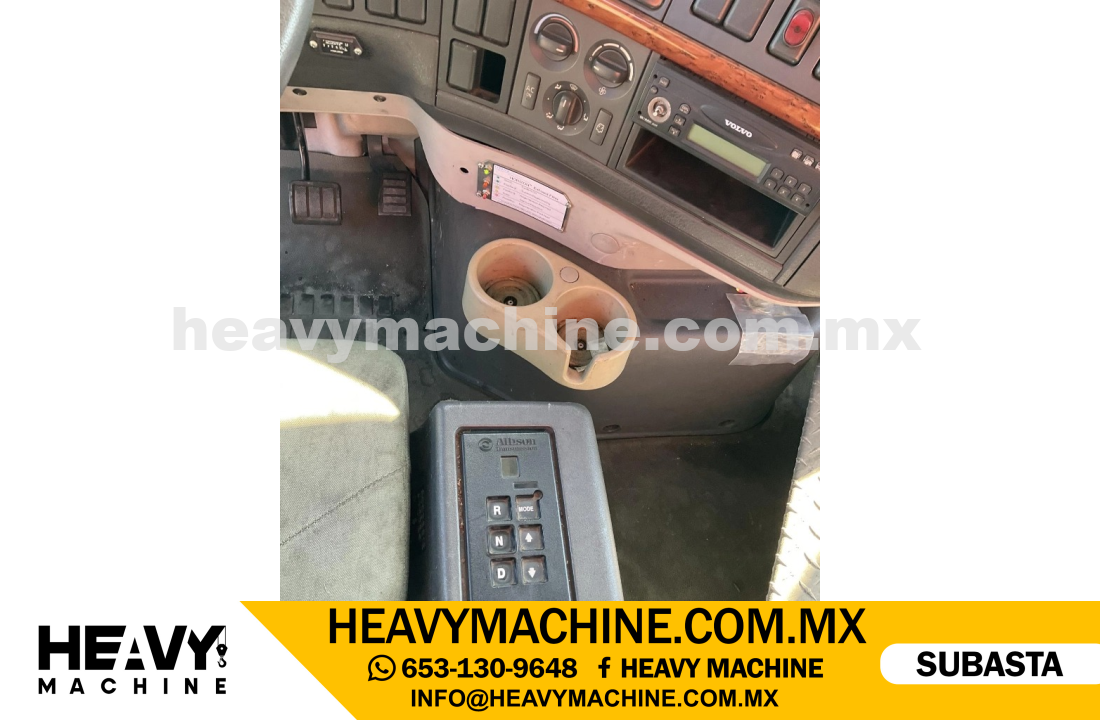 Grúa Articulada 2004 VOLVO VHD