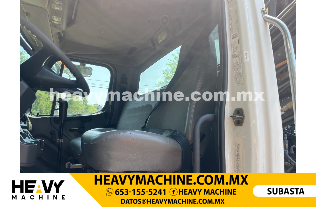 Grúa Articulada 2005 Freightliner M2-112