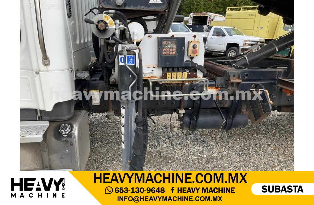 Grúa Articulada 2010 FREIGHTLINER m2