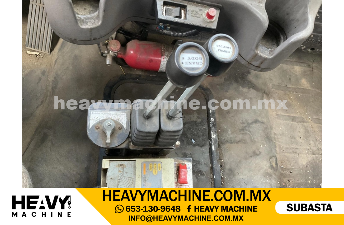 Grúa Articulada 2010 FREIGHTLINER m2