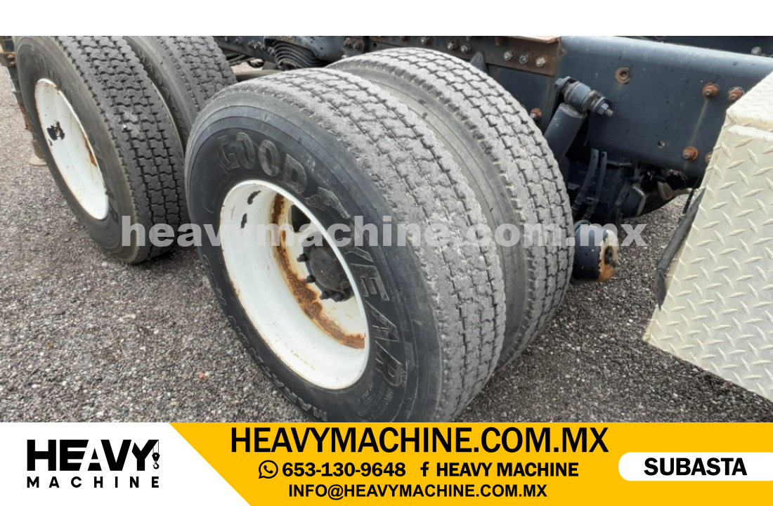 Grúa Articulada 2012 FREIGHTLINER Bussines M2