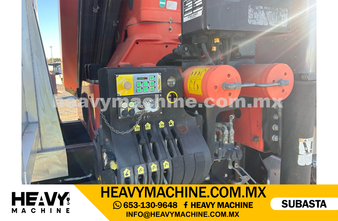 Grúa Articulada 2012 PETERBILT 348