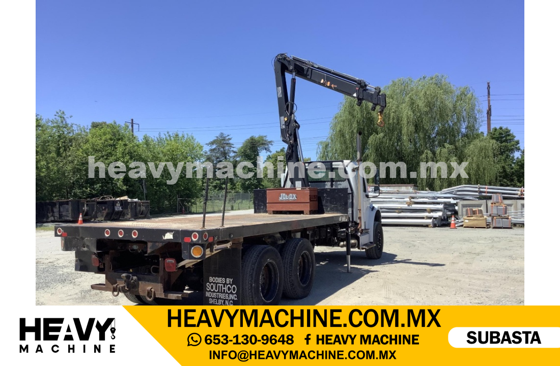 Grúa Articulada 2013 FREIGHTLINER M2106