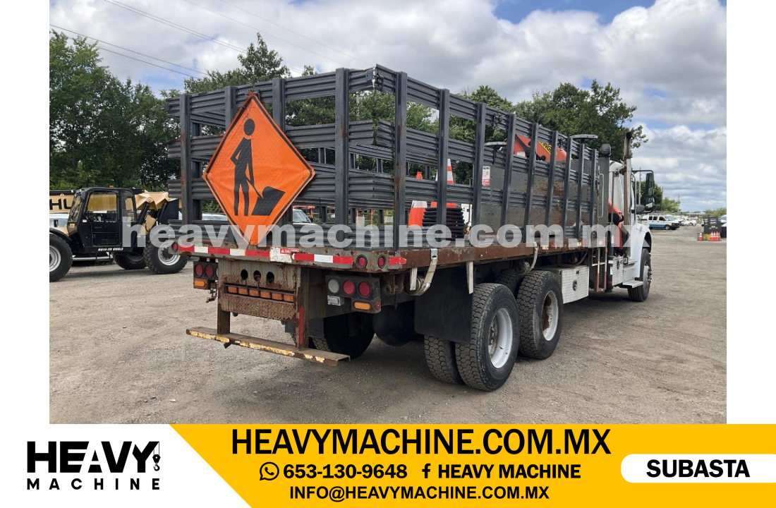 Grúa Articulada 2013 FREIGHTLINER M2106