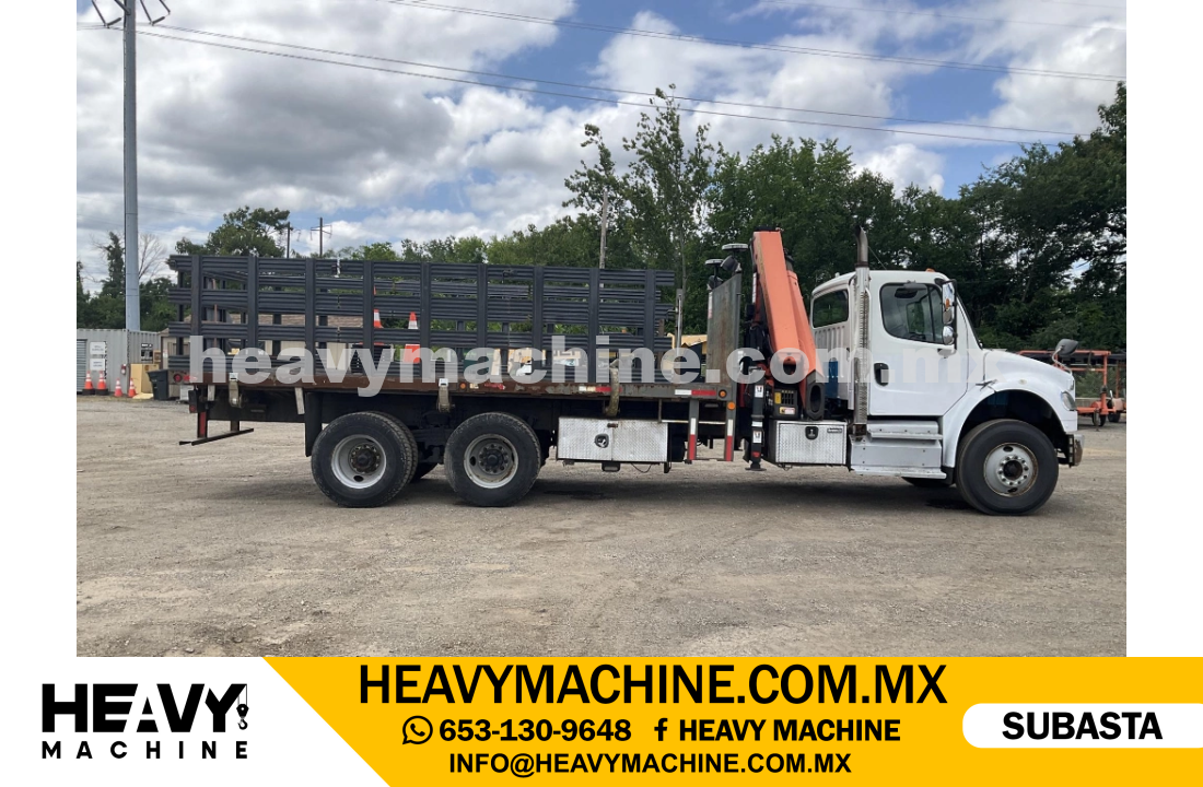 Grúa Articulada 2013 FREIGHTLINER M2106