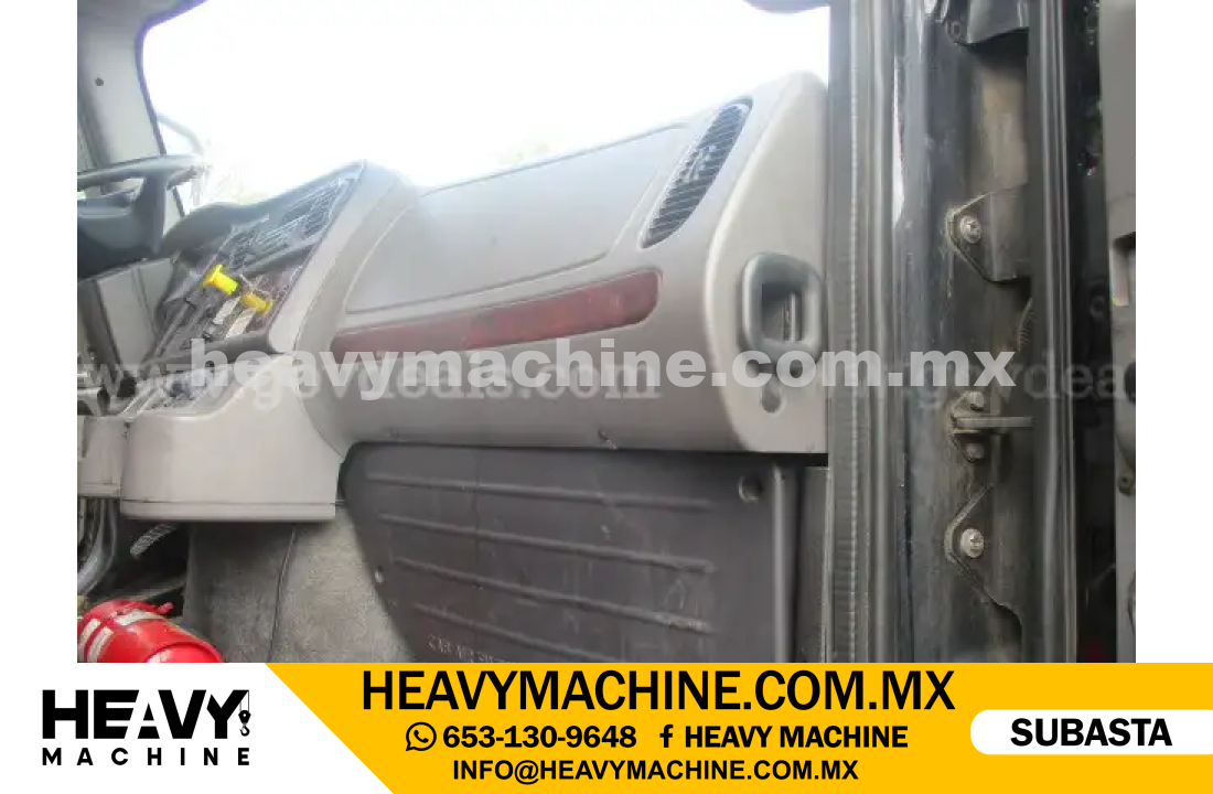 Grúa Articulada 2013 FREIGHTLINER M2 112