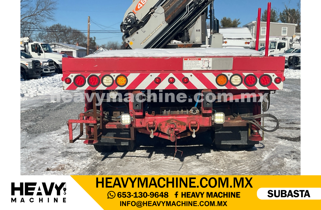 Grúa Articulada 2014 FREIGHTLINER M2106