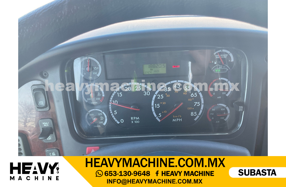 Grúa Articulada 2014 FREIGHTLINER M2106