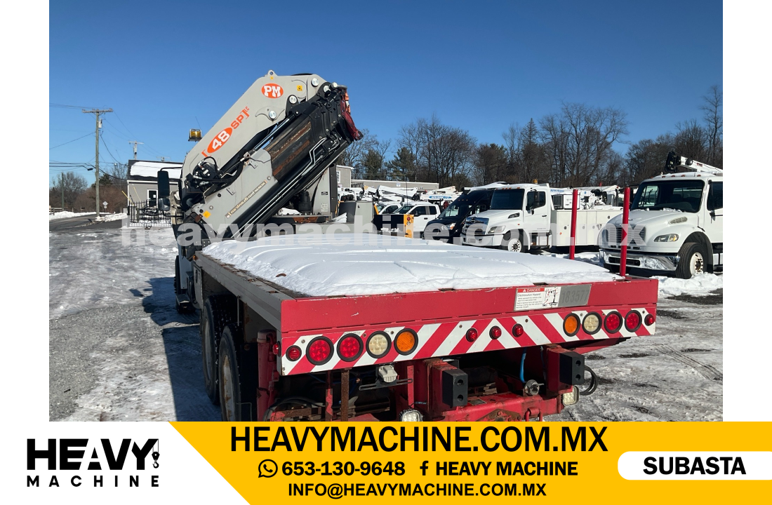 Grúa Articulada 2014 FREIGHTLINER M2106