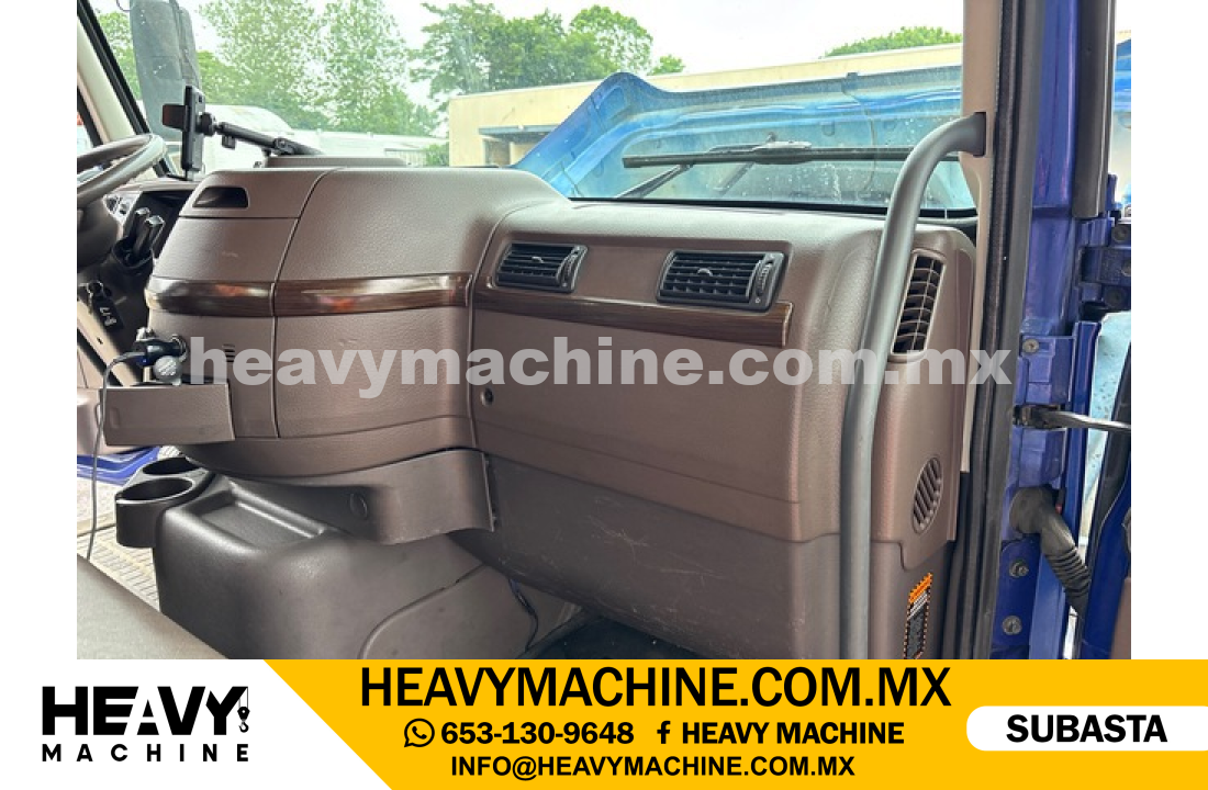 Grúa Articulada 2014 VOLVO VHD