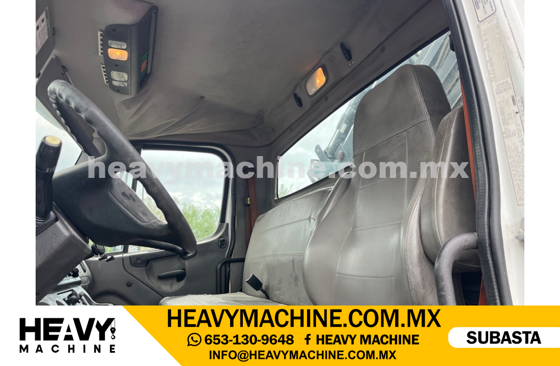 Grúa Articulada 2015 FREIGHTLINER 114SD