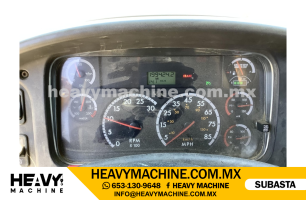 Grúa Articulada 2013 FREIGHTLINER M2106