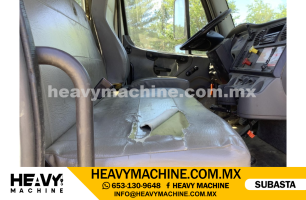 Grúa Articulada 2013 FREIGHTLINER M2106