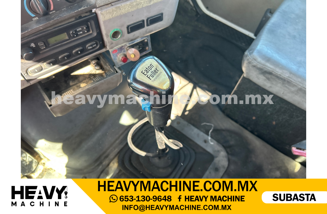 Grúa Titán 1999 STERLING LT7501