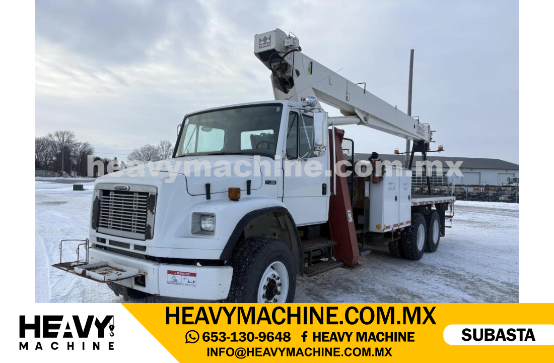 Grúa Titán 2004 FREIGHTLINER