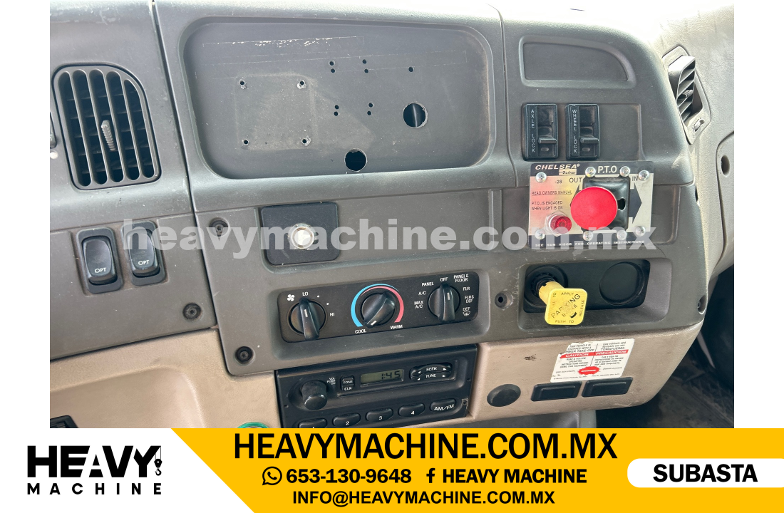 Grúa Titán 2004 STERLING L9500