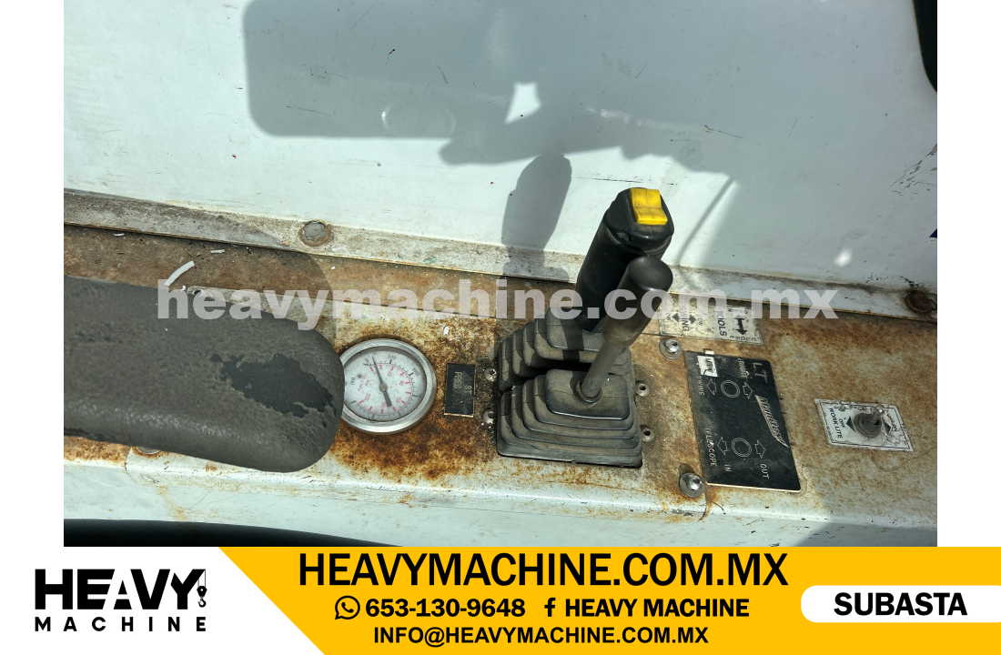 Grúa Titán 2004 STERLING L9500