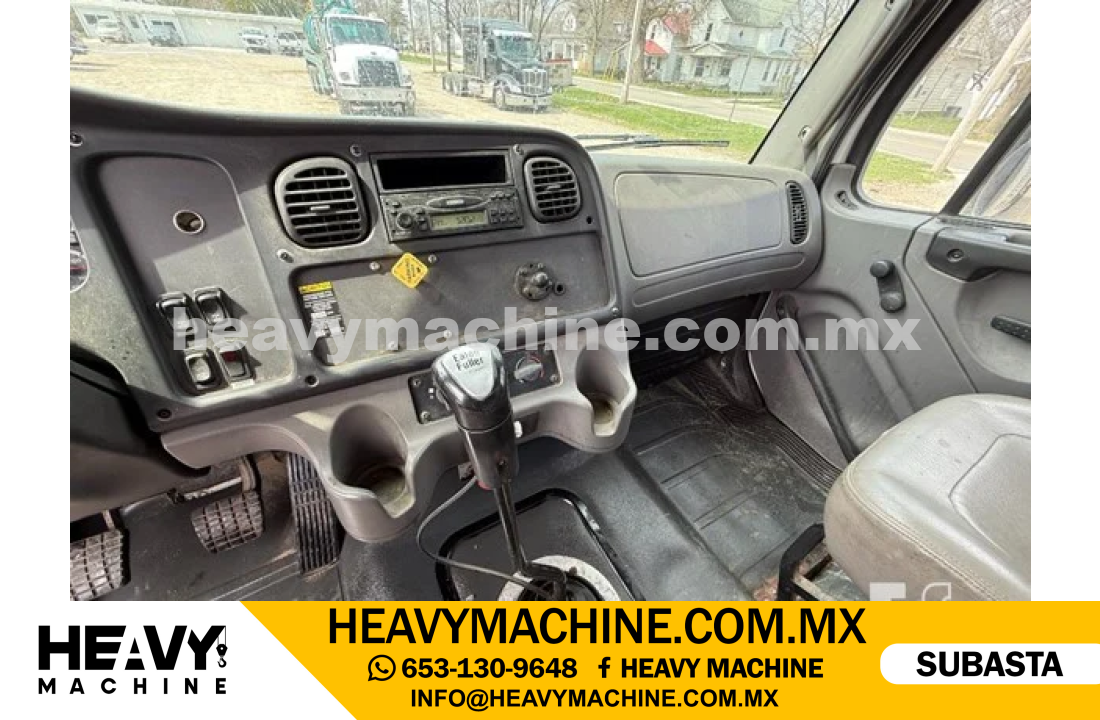 Grúa Titán 2005 FREIGHTLINER M2106V