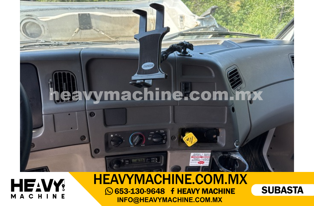 Grúa Titán 2005 STERLING L7500