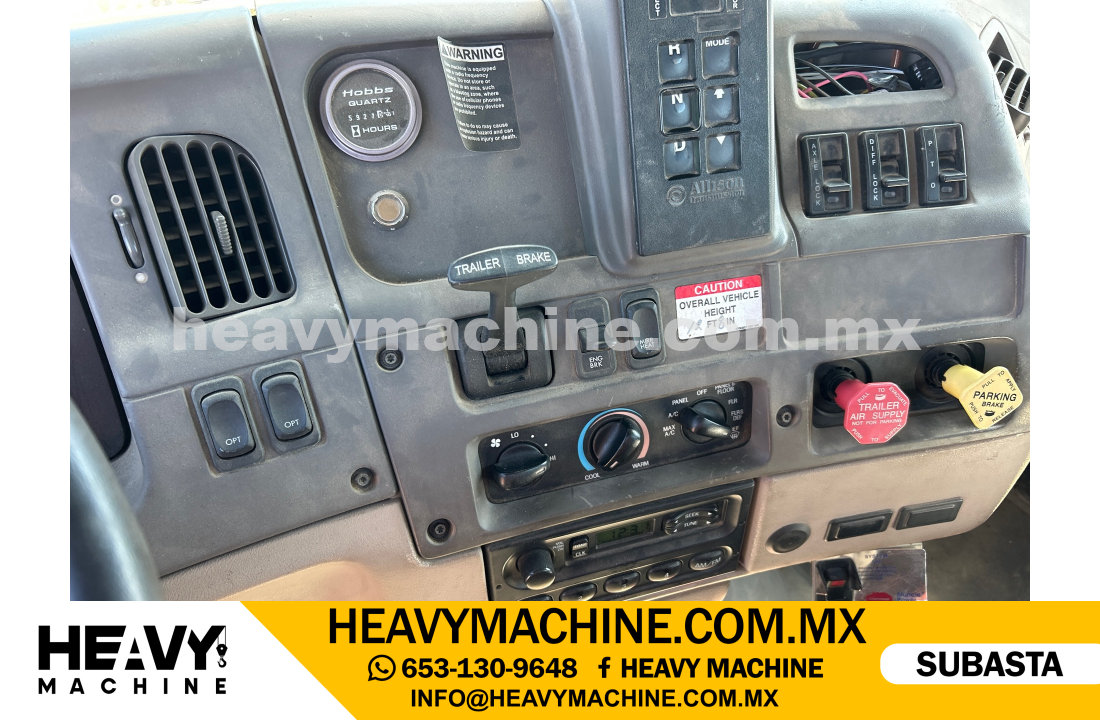 Grúa Titán 2007 STERLING L9500