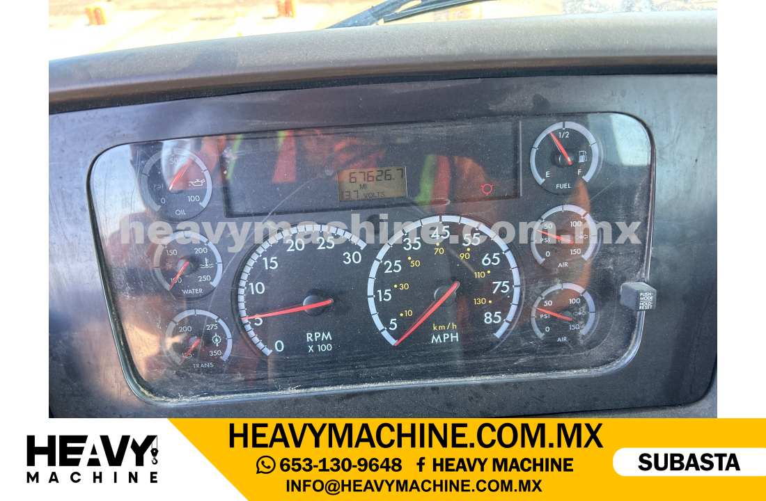 Grúa Titán 2007 STERLING L9500