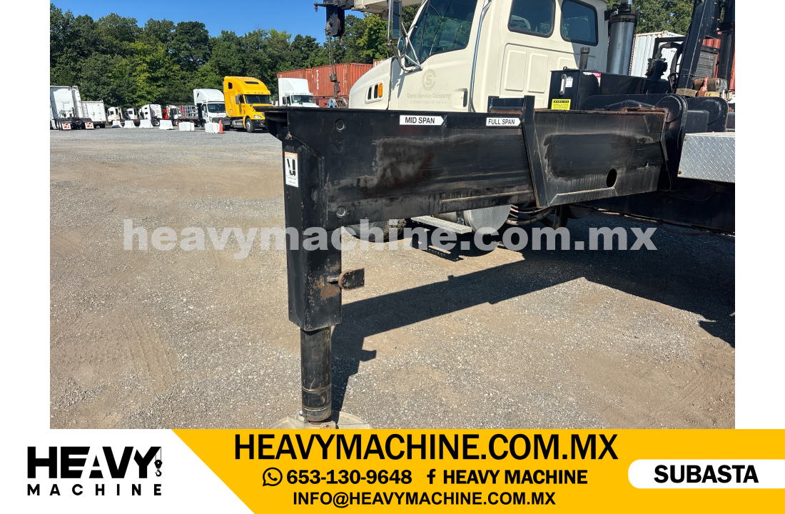 Grúa Titán 2007 STERLING L9500