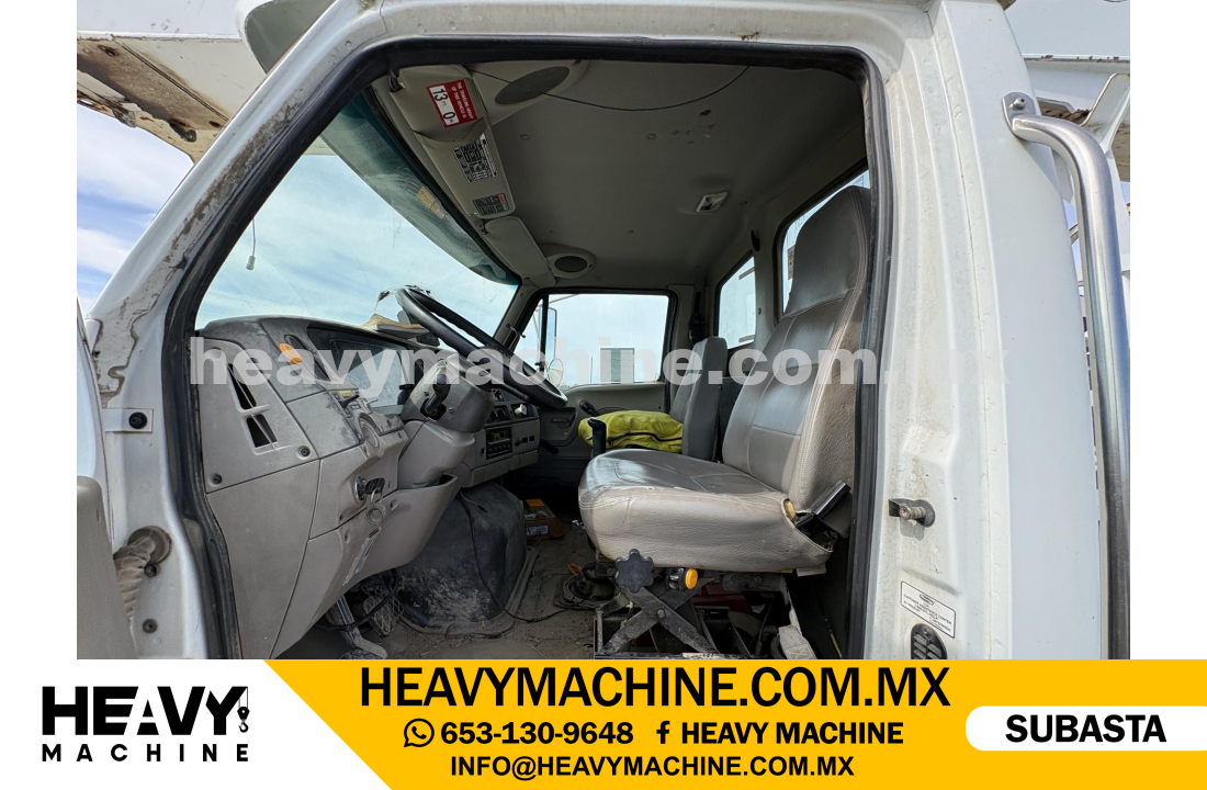 Grúa Titán 2008 STERLING LT9500