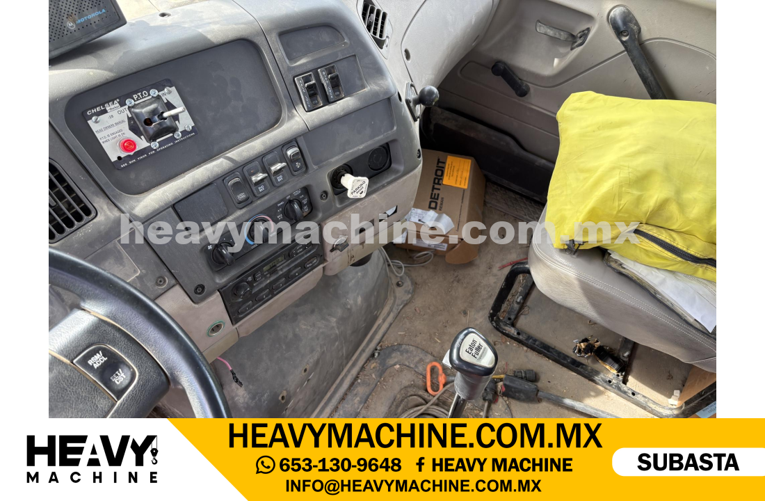 Grúa Titán 2008 STERLING LT9500