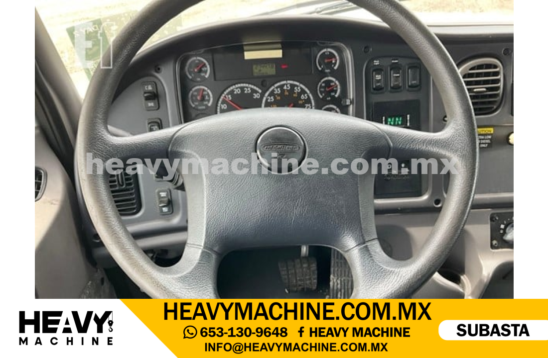 Grúa Titán 2010 FREIGHTLINER BUSINESS CLASS M2 106
