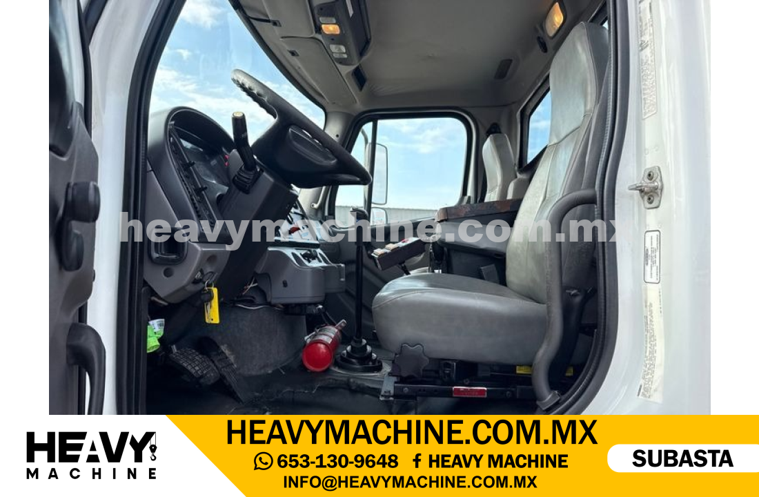 Grúa Titán 2012 FREIGHTLINER Business Class M2