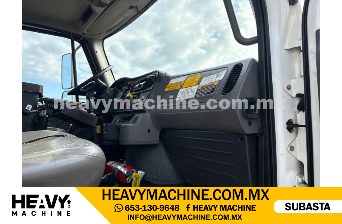 Grúa Titán 2012 FREIGHTLINER Business Class M2