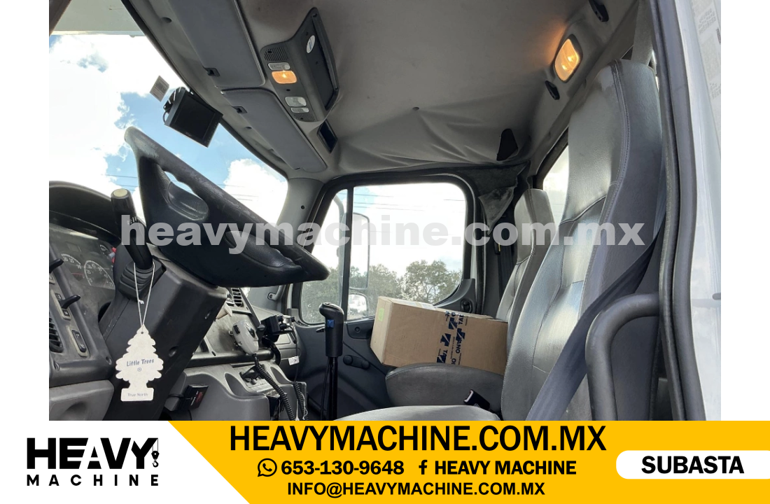 Grúa Titán 2012 FREIGHTLINER M2106