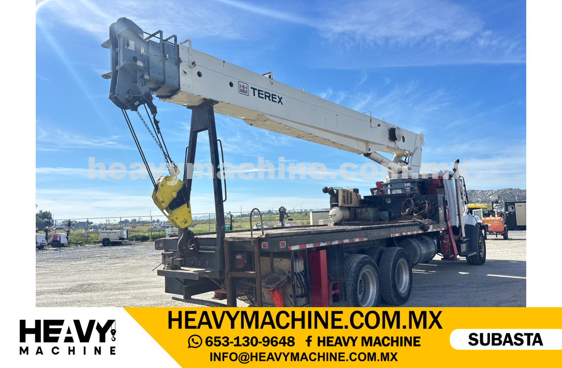 Grúa Titán 2013 FREIGHTLINER 108SD