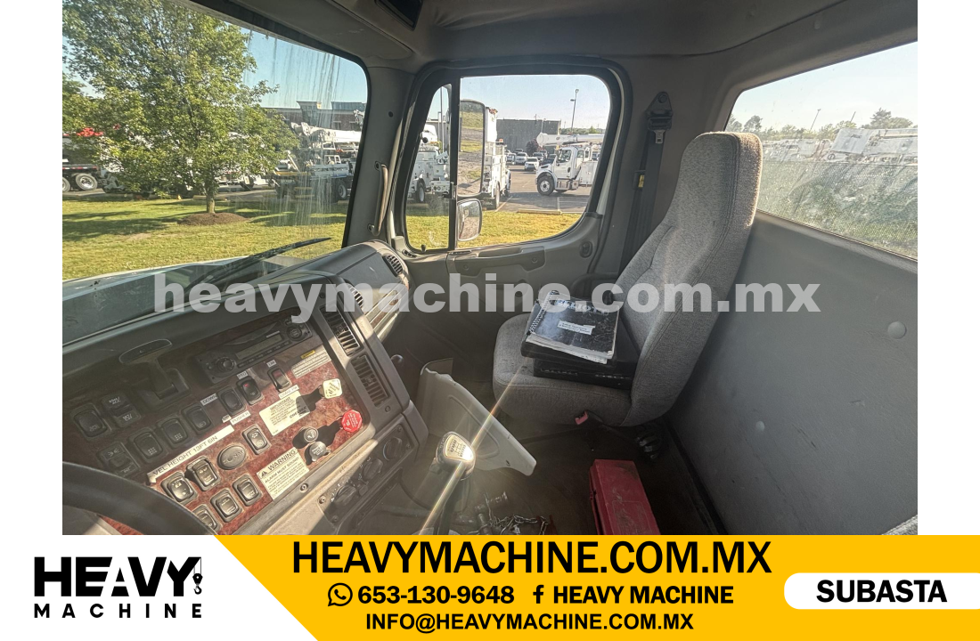 Grúa Titán 2013 FREIGHTLINER 108SD